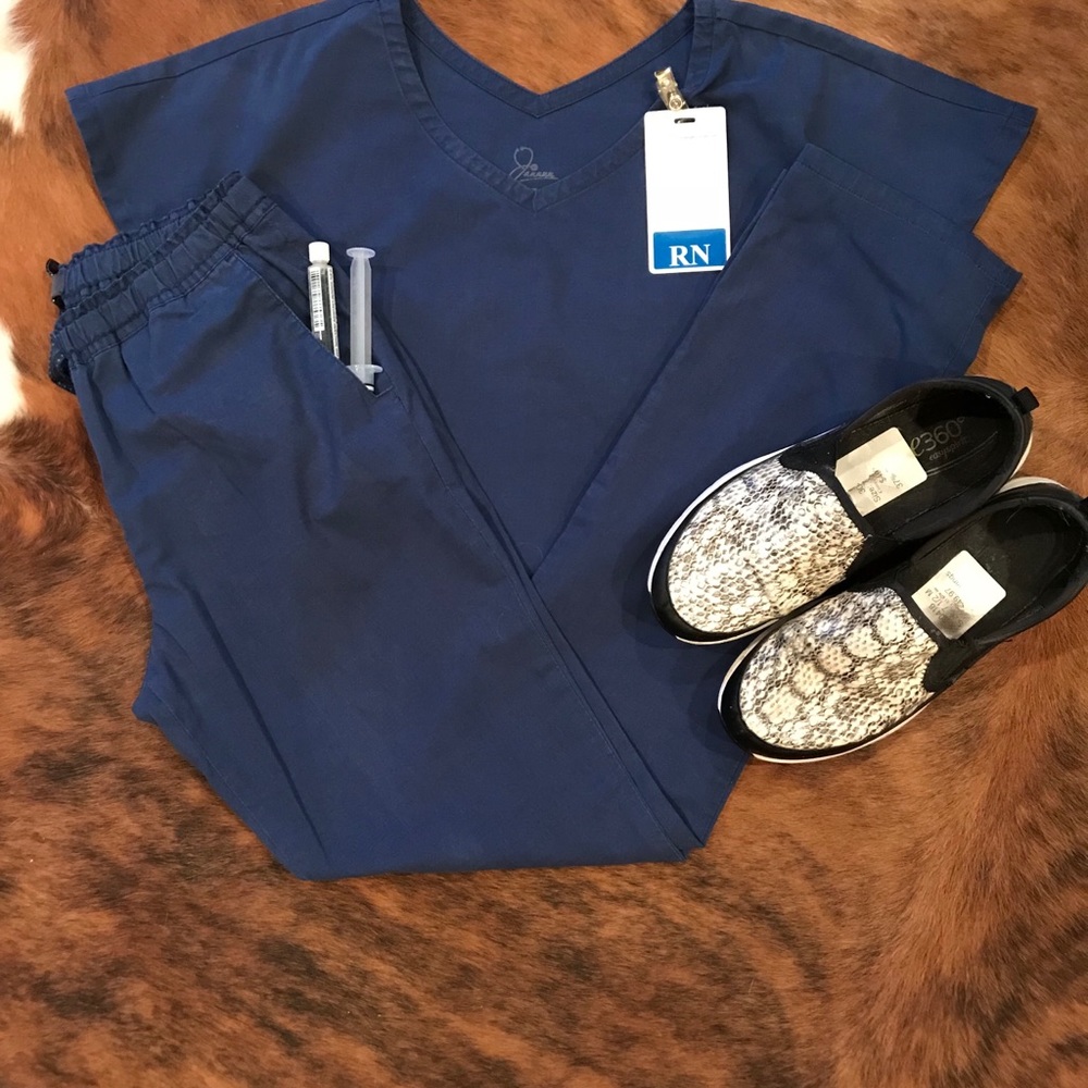 JAANUU SCRUBS